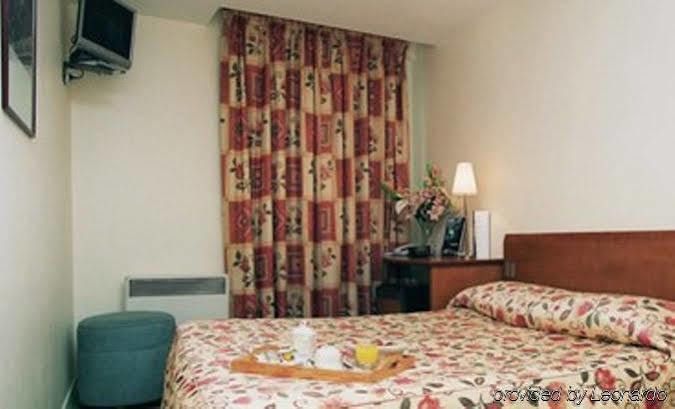 Hotel Le Montana Párizs Szoba fotó